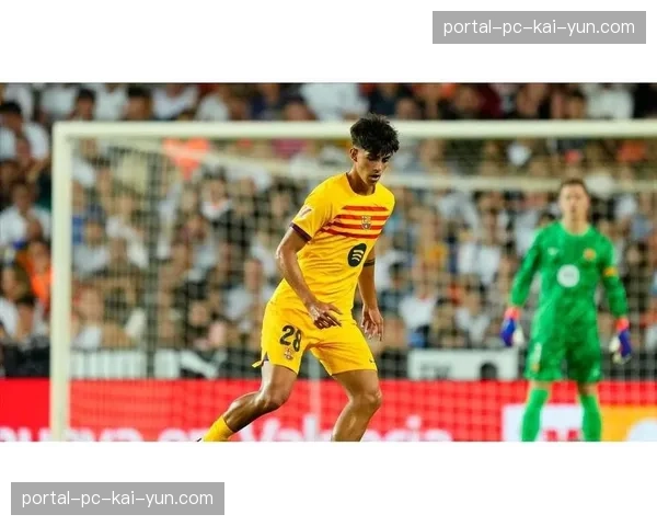 特写镜头：老将布斯克茨退役后首次回到诺坎普，观看新一代中场如何组织