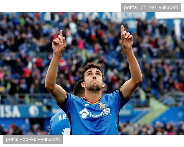 结果速报：埃尔切0-1加的斯，全场唯一进球来自前场压迫导致的对方后卫回传失误。